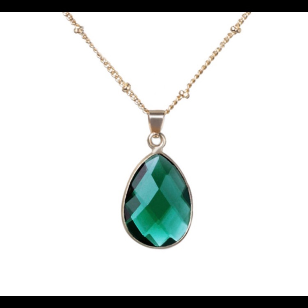 Green jewel teardrop necklace